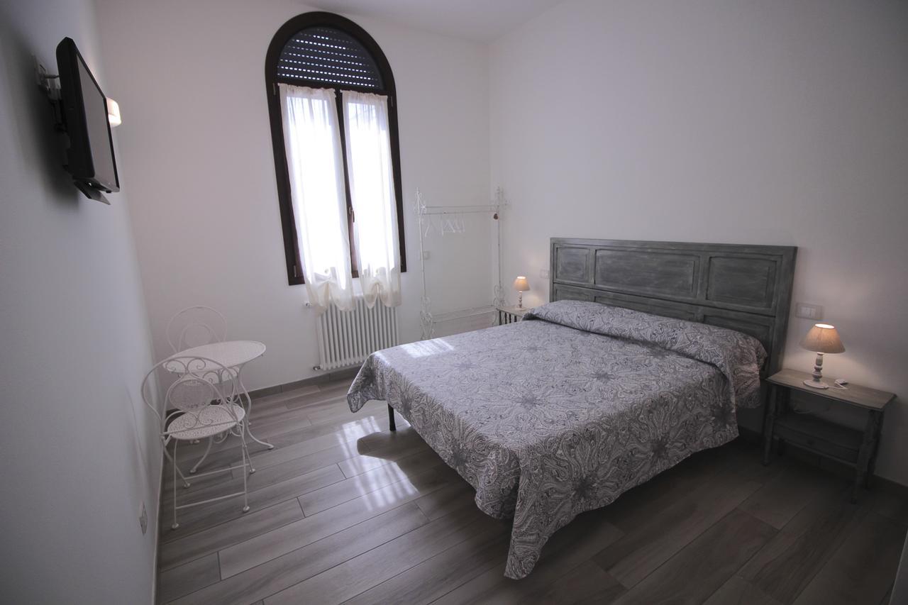 Alloggio I Grifoni Феррара Экстерьер фото